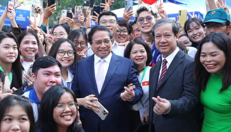 Prime Minister Pham Minh Chinh praises student entrepreneurship at Vietnam's 7th National Startup Day, highlighting achievements and future goals for youth innovation.