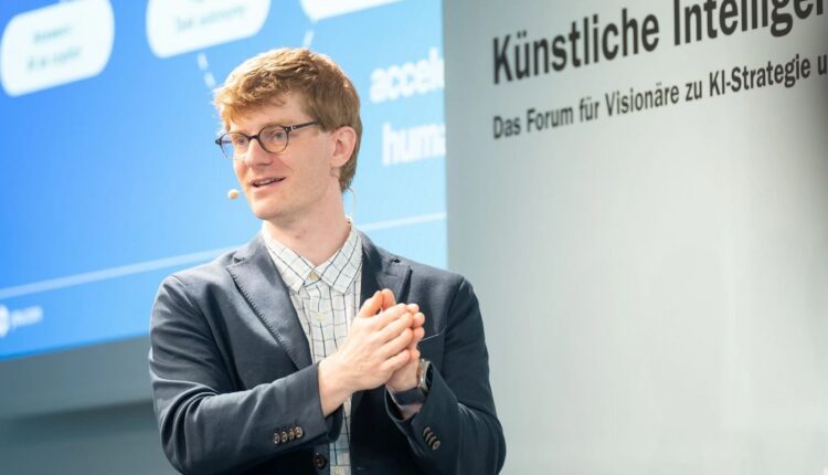 Richard Socher Recursive AI funding